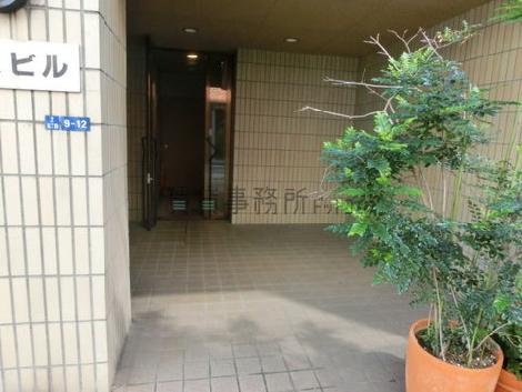 広々とした正面玄関