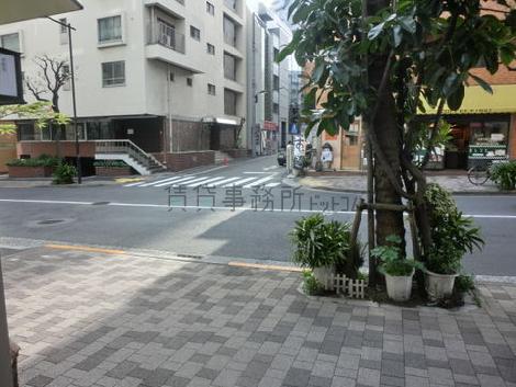 前面道路です
