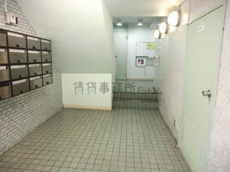 コンパクトなエントランスホール