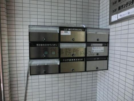 玄関内に用意されたポスト