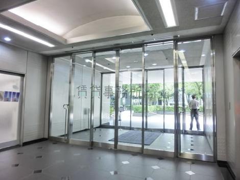 見透しの良い玄関前