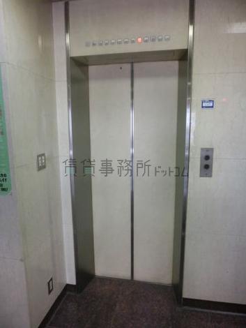 エレベーターは1基です