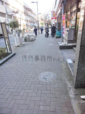 レンガの敷かれた歩道です