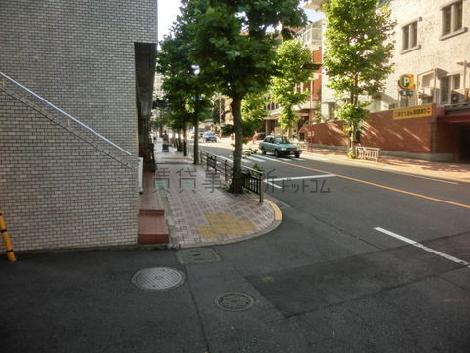 物件入口付近から見た周辺です