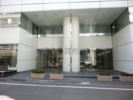 右と左でビルが違います