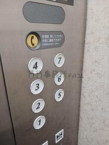 エレベーター操作ボタン