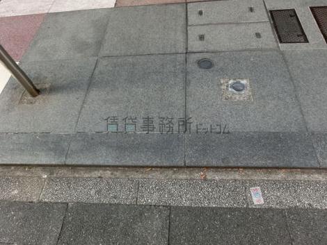 入口には多少ではございますが段差があります