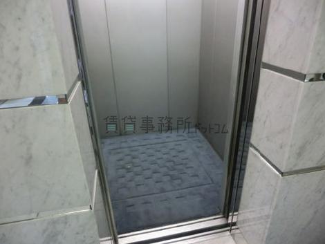 エレベーター内