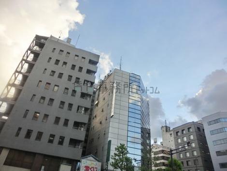 茅場町の交差点至近