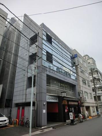 4階以上の壁が傾斜してます