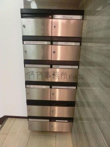 エントランスに共有ポスト