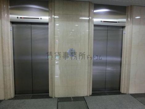 エレベーターは3基あります