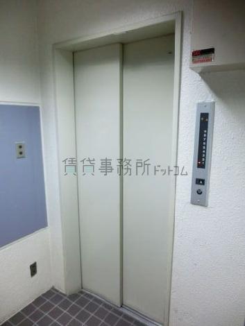 白く清潔感のあるデザインです