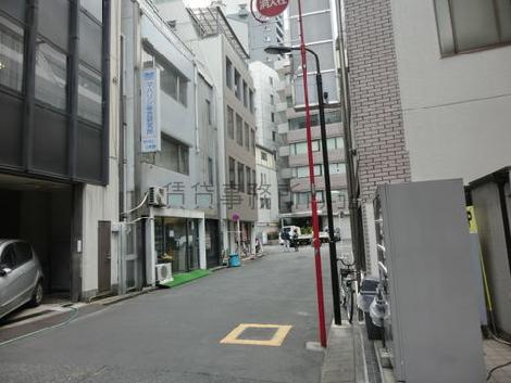前面道路、右方向です