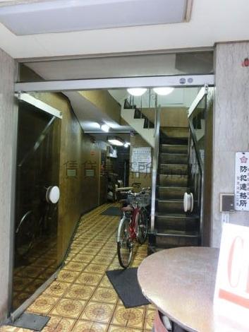 落ち着いた雰囲気の入口です