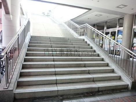 公園内からの連絡階段