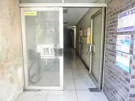 玄関ドアは２枚開きになります