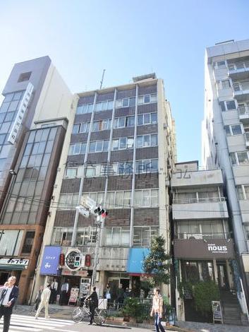 １階は店舗になっております