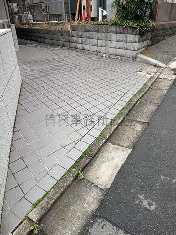 正面玄関前　段差
