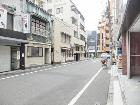玄関前の視界が開けた通り