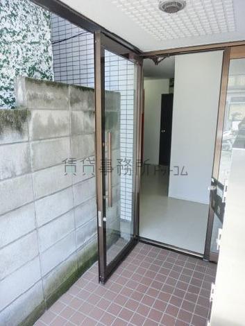 扉を開いた様子