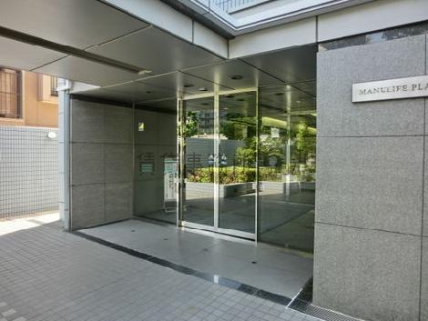 清潔感のあるエントランスです