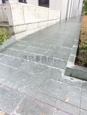 スロープ加工の床面