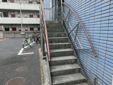 エレベーターもありますが階段もある事によって緊急時も安心ですね