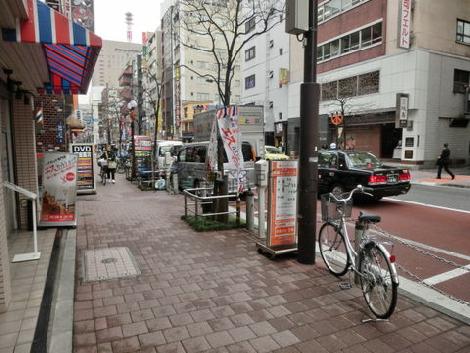 新橋駅方面です