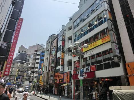 人通り賑やかです
