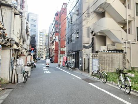 側面通り奥からの様子