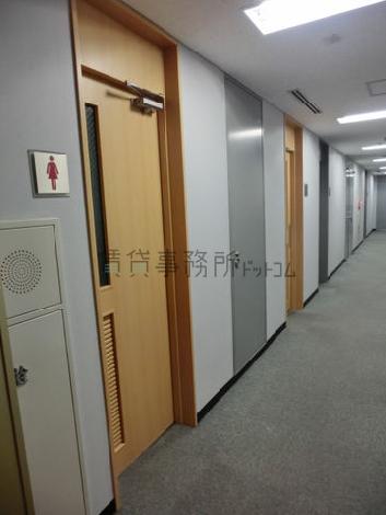 １階に男女別のトイレがあります
