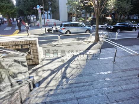 玄関から見た前面の道路