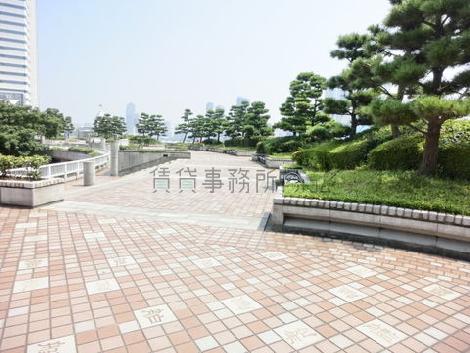 ２階の広い敷地内