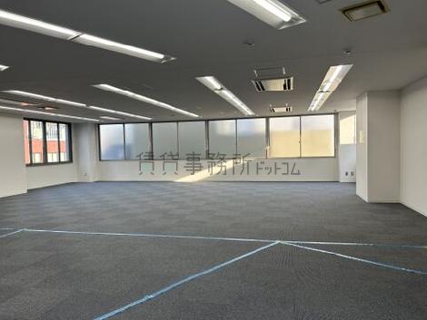 神田三崎町ビルの室内