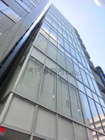ガラス張りの外観です