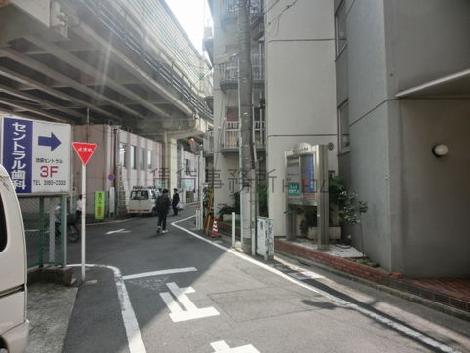 大通りから一本入っています