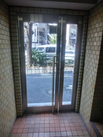 入口の扉です