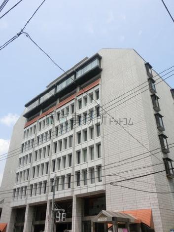 最上階の広い窓がポイントです