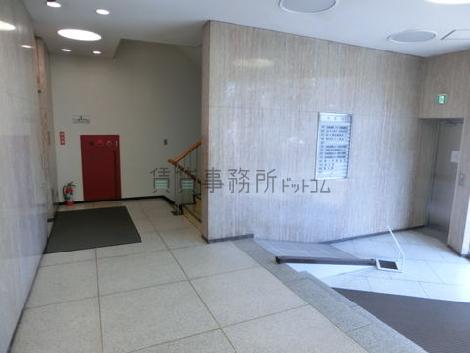 開放的です
