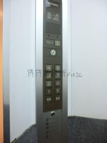 操作パネルを撮影。6人乗りと書いてあります
