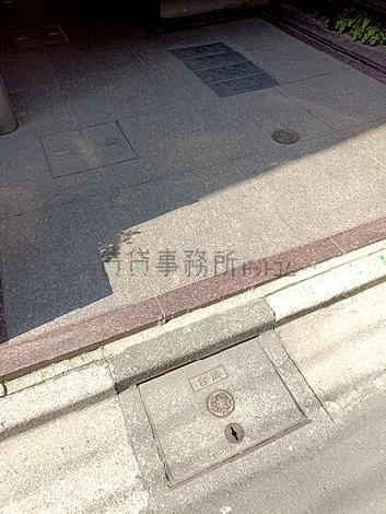 正面玄関前 段差