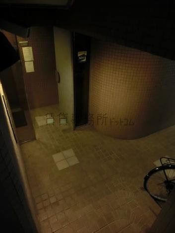 エレベーターホール前の写真です