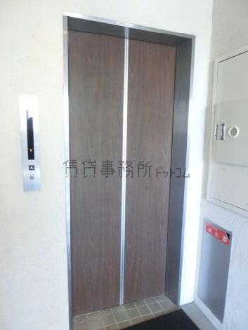 木目調の扉