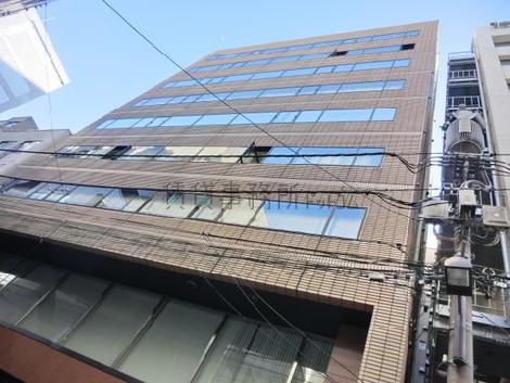 空が映り込んでいます