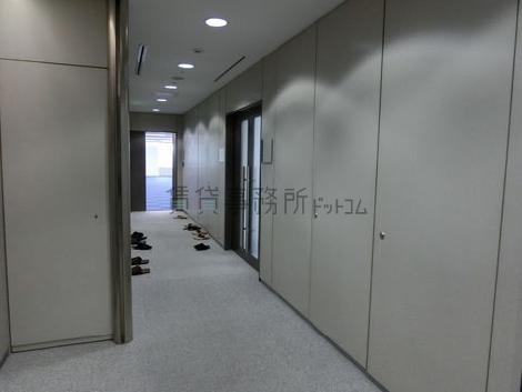 久月ビルの室内