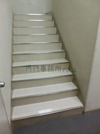 内階段への上り口