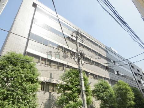 幅広い仕様のガラス窓を各フロアに設置しています