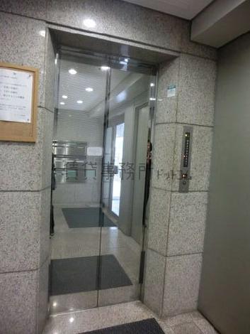ミラー加工の扉