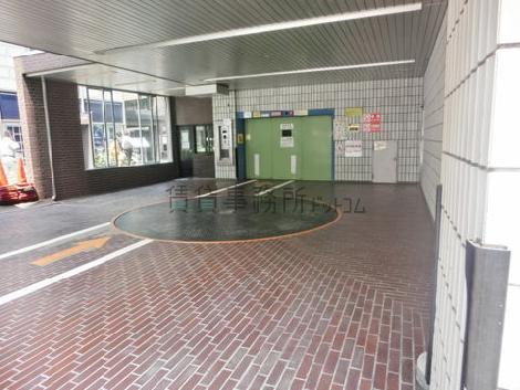 機械式駐車場が設けられています